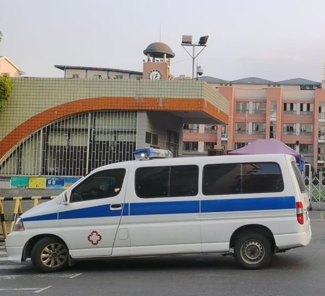 九龙坡救护车出租护送骨折病人一公里多少钱